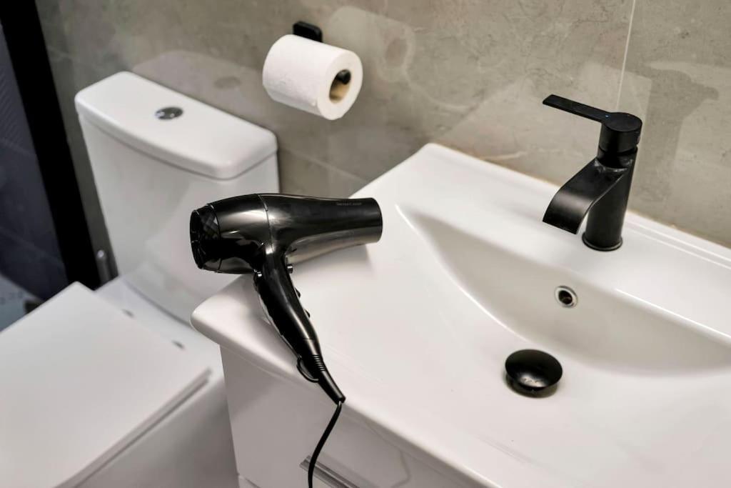 Artemis Modern Apartment Atene Esterno foto