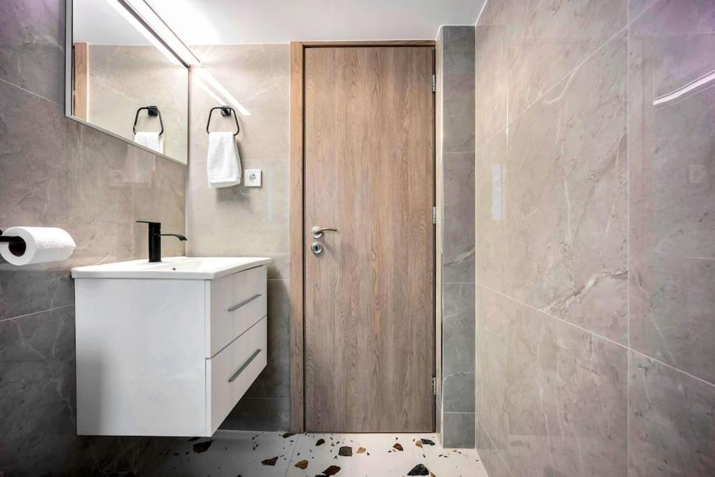 Artemis Modern Apartment Atene Esterno foto