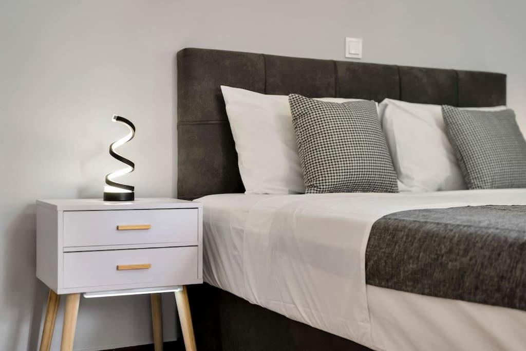 Artemis Modern Apartment Atene Esterno foto